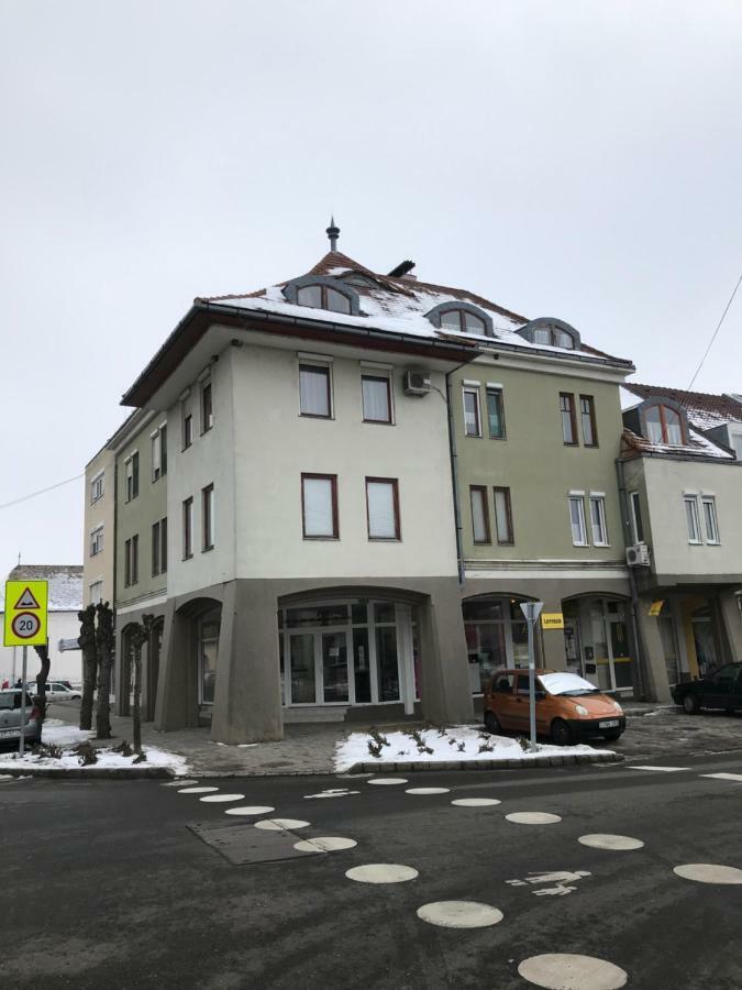 Gabor Pal 1 Apartman 2 Szoba Dunafoldvar 外观 照片