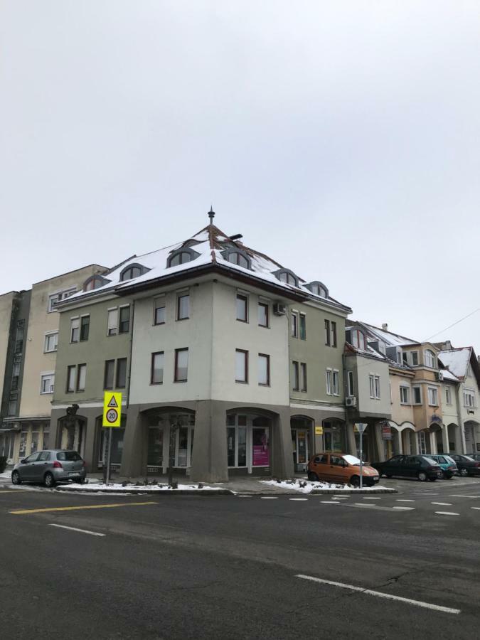 Gabor Pal 1 Apartman 2 Szoba Dunafoldvar 外观 照片